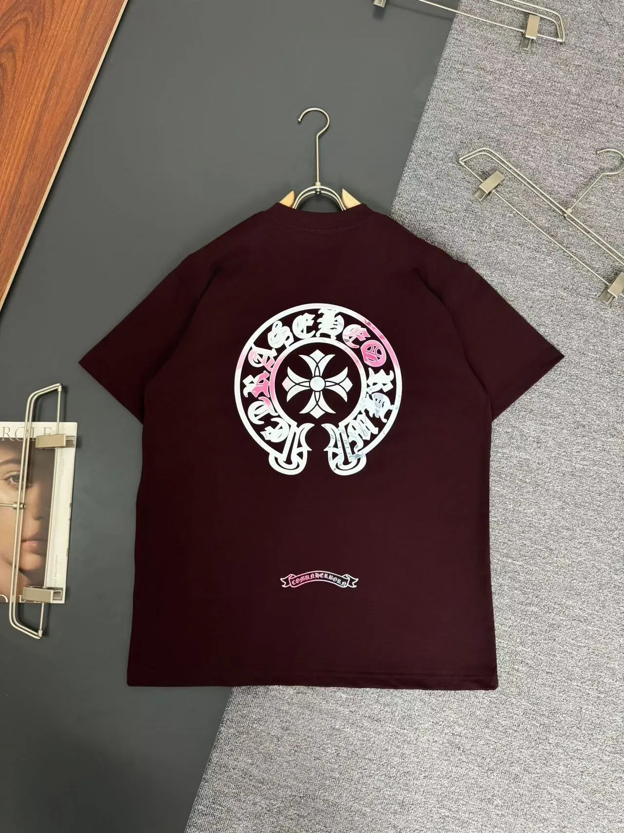 🅿️210 Chrome Hearts*320g heavyweight pure cotton T-shirt, thick, breathable and loose fit. Printed logo design. Spring and summer new round neck fashionable short-sleeved T-shirt. Comfortable against the skin, durable and easy to wear. The original factory is meticulous in craftsmanship. A must-have for casual and versatile colors. Color: Black Anchor Red. Size: S M L XL XXL.